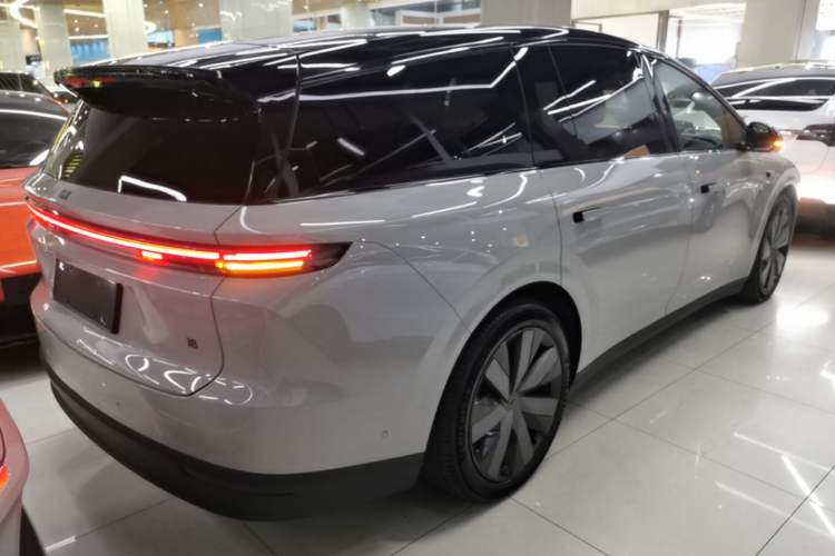 Used Li Auto i8 2025 Model Standard Version Rear Right 45 Deg