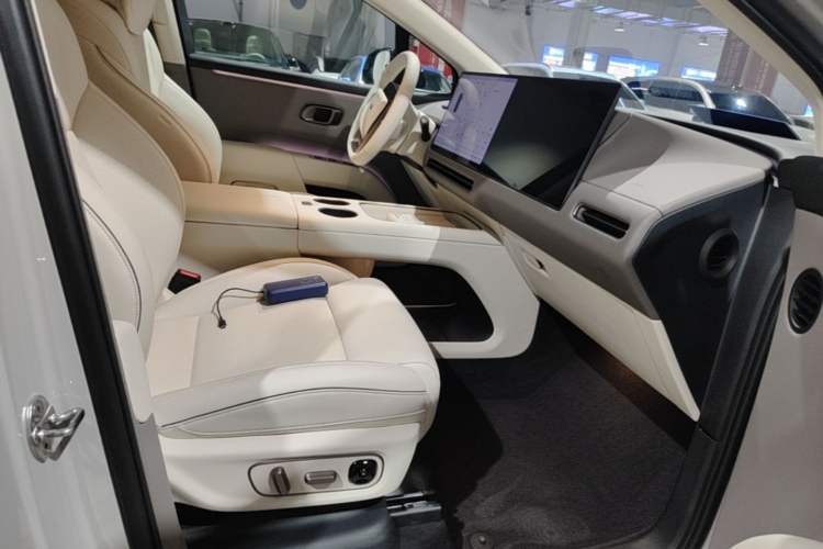 Used Li Auto i8 2025 Model Standard Version Right Front Seat