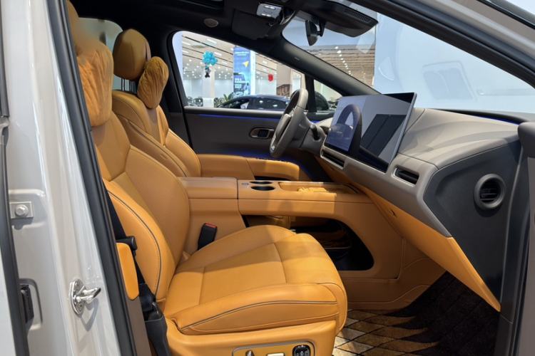 Used Li Auto i8 2025 Model Standard Version Right Front Seat