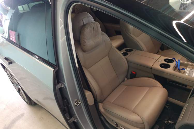 Used Li Auto i8 2025 Model Standard Version Right Front Seat