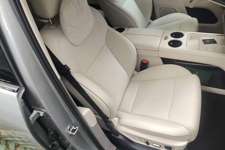 Used Li Auto i8 2025 Model Standard Version Right Front Seat