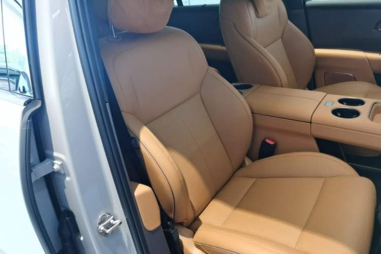 Used Li Auto i8 2025 Model Standard Version Right Front Seat