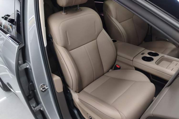 Used Li Auto i8 2025 Model Standard Version Right Front Seat