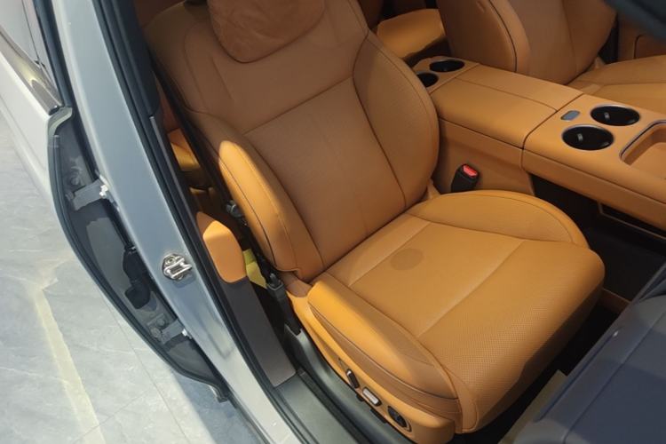 Used Li Auto i8 2025 Model Standard Version Right Front Seat
