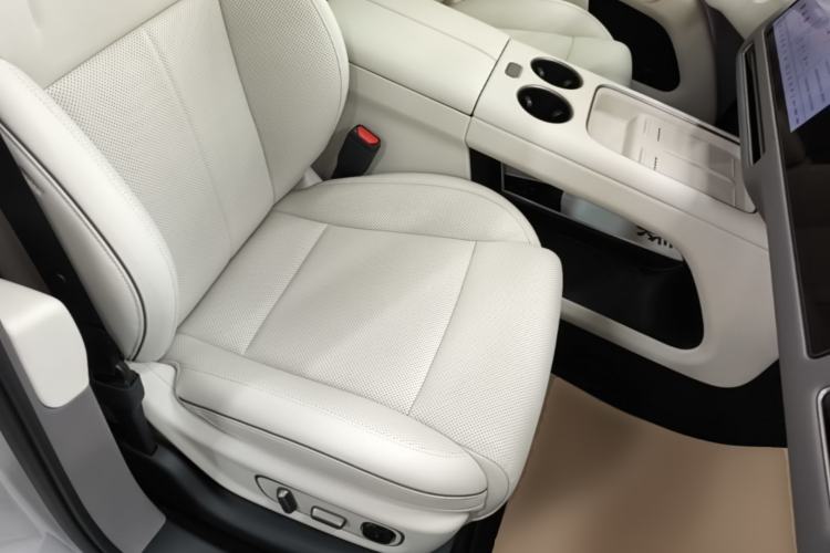 Used Li Auto i8 2025 Model Standard Version Right Front Seat