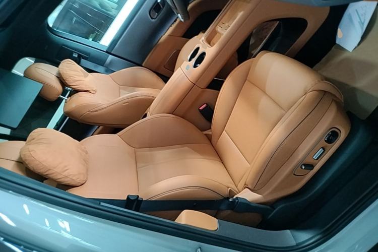 Used Li Auto i8 2025 Model Standard Version Right Front Seat