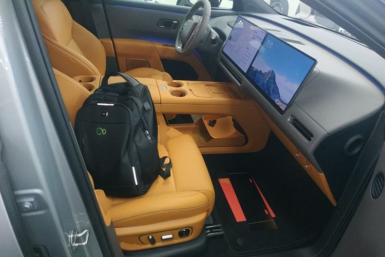 Used Li Auto i8 2025 Model Standard Version Right Front Seat