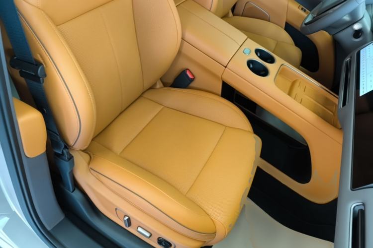 Used Li Auto i8 2025 Model Standard Version Right Front Seat