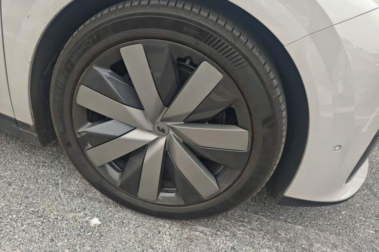 Used Li Auto i8 2025 Model Standard Version Right Front Wheel Hub