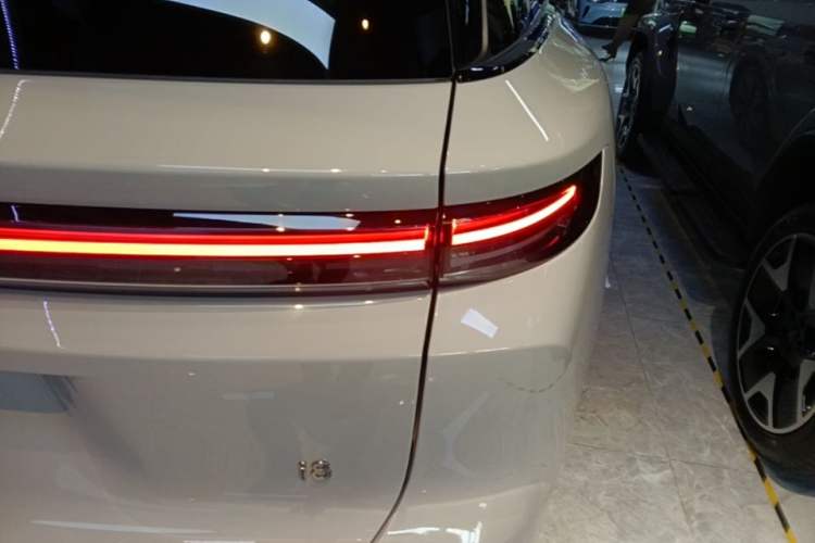 Used Li Auto i8 2025 Model Standard Version Right Rear Taillight