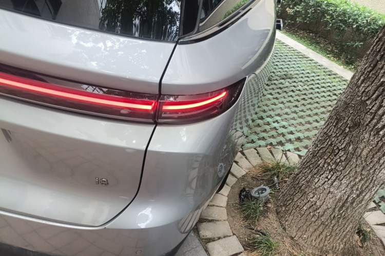 Used Li Auto i8 2025 Model Standard Version Right Rear Taillight