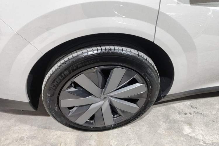 Used Li Auto i8 2025 Model Standard Version Right Rear Wheel Hub