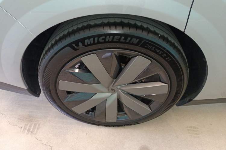 Used Li Auto i8 2025 Model Standard Version Right Rear Wheel Hub