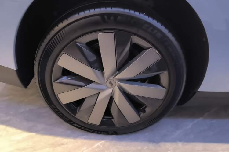 Used Li Auto i8 2025 Model Standard Version Right Rear Wheel Hub