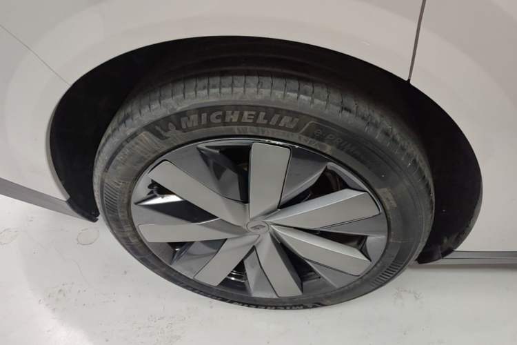 Used Li Auto i8 2025 Model Standard Version Right Rear Wheel Hub