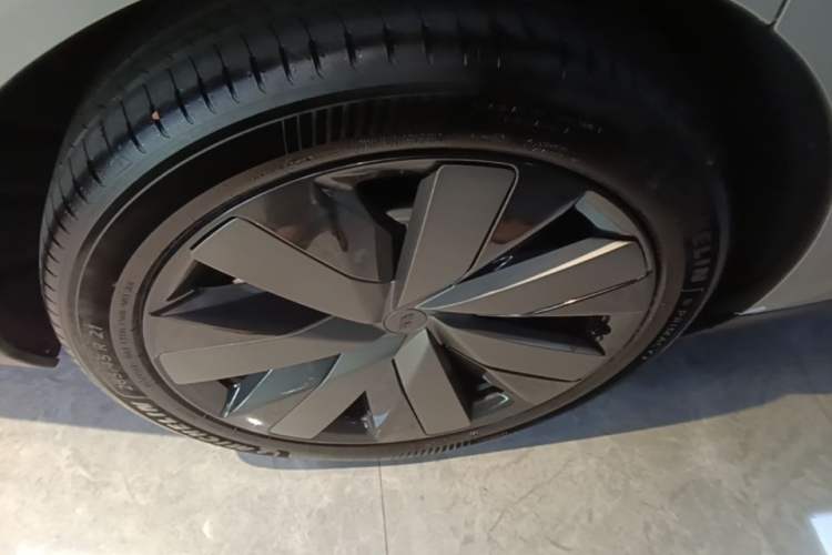 Used Li Auto i8 2025 Model Standard Version Right Rear Wheel Hub