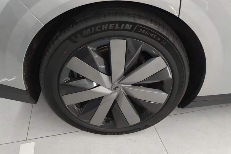 Used Li Auto i8 2025 Model Standard Version Right Rear Wheel Hub