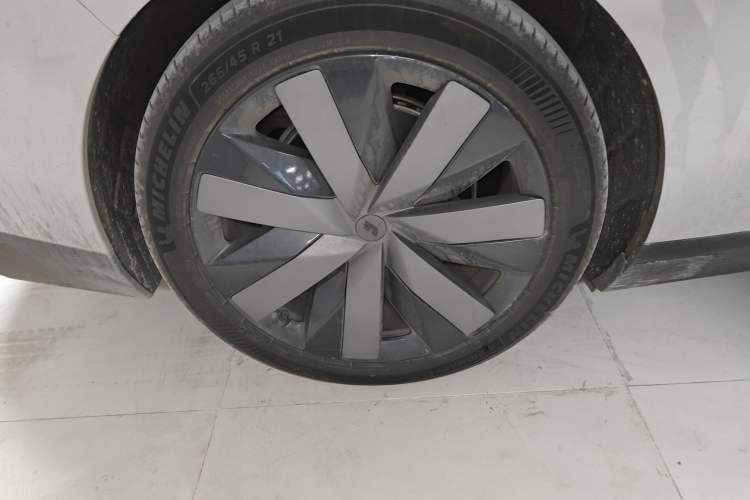 Used Li Auto i8 2025 Model Standard Version Right Rear Wheel Hub