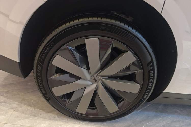 Used Li Auto i8 2025 Model Standard Version Right Rear Wheel Hub