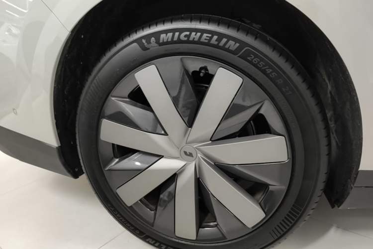 Used Li Auto i8 2025 Model Standard Version Right Rear Wheel Hub