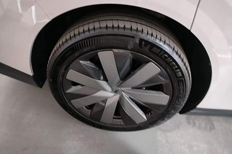 Used Li Auto i8 2025 Model Standard Version Right Rear Wheel Hub