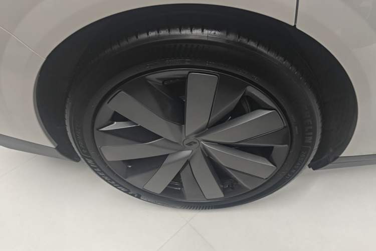 Used Li Auto i8 2025 Model Standard Version Right Rear Wheel Hub