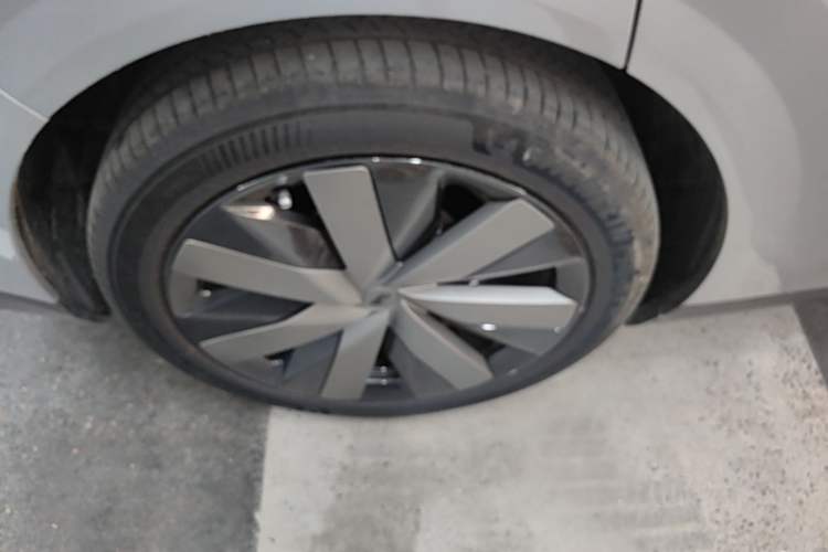 Used Li Auto i8 2025 Model Standard Version Right Rear Wheel Hub
