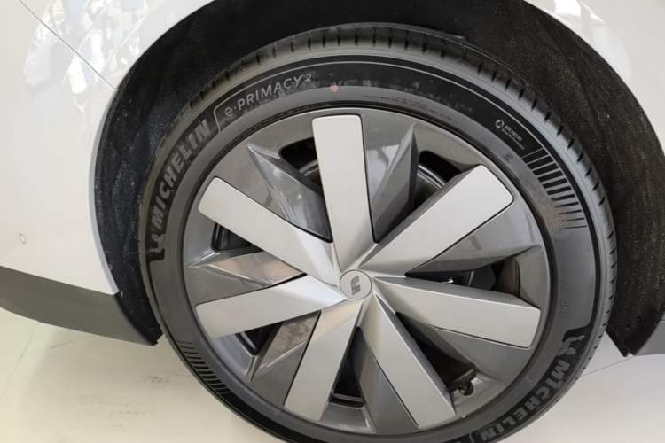 Used Li Auto i8 2025 Model Standard Version Right Rear Wheel Hub