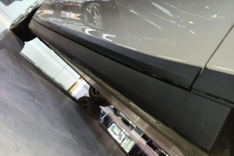 Used Li Auto i8 2025 Model Standard Version Right Side Sill