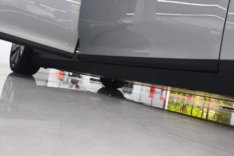 Used Li Auto i8 2025 Model Standard Version Right Side Sill