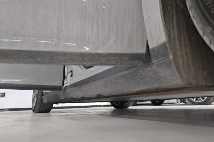 Used Li Auto i8 2025 Model Standard Version Right Side Sill