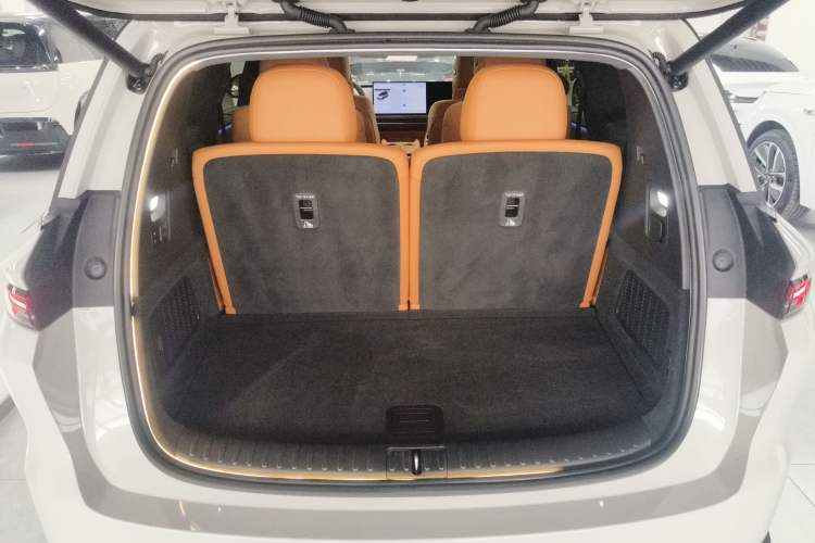Used Li Auto i8 2025 Model Standard Version Trunk