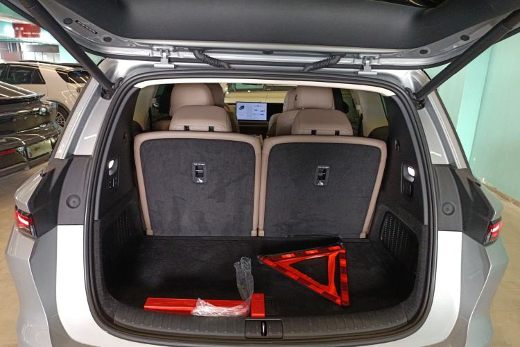 Used Li Auto i8 2025 Model Standard Version Trunk