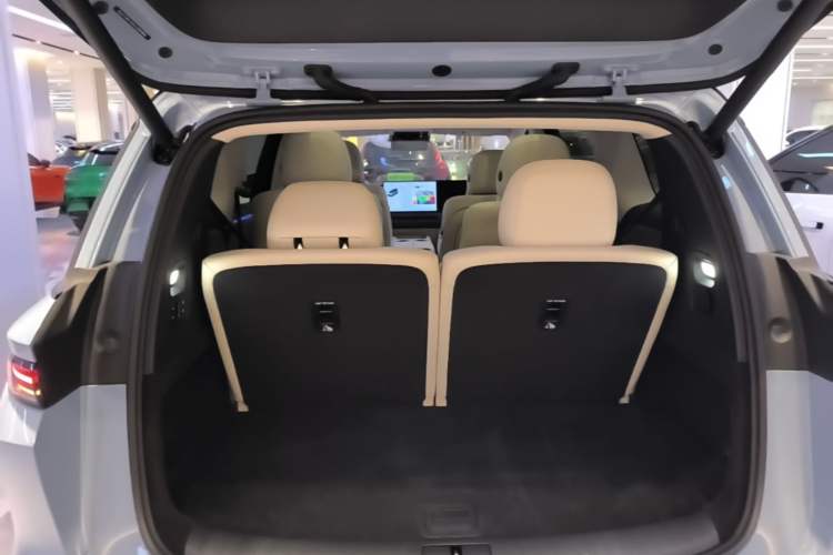 Used Li Auto i8 2025 Model Standard Version Trunk