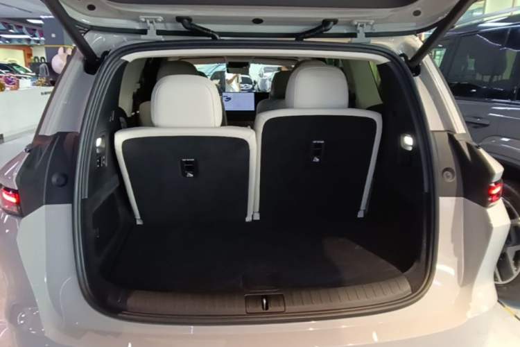 Used Li Auto i8 2025 Model Standard Version Trunk