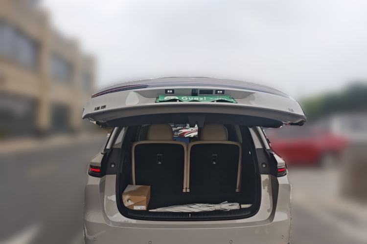 Used Li Auto i8 2025 Model Standard Version Trunk