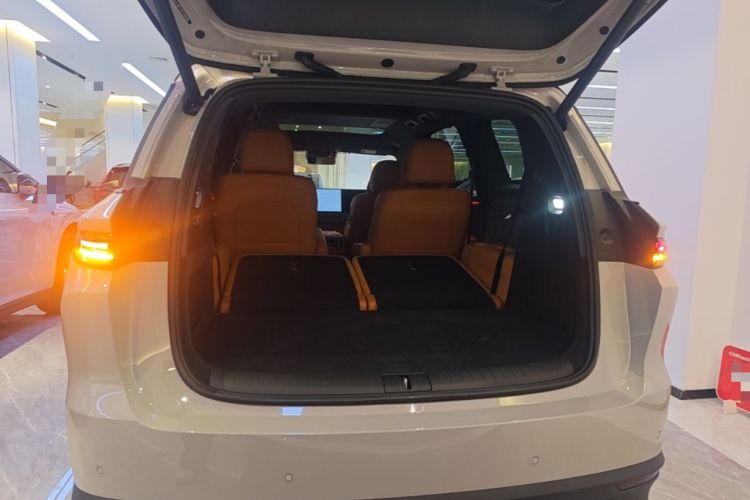 Used Li Auto i8 2025 Model Standard Version Trunk