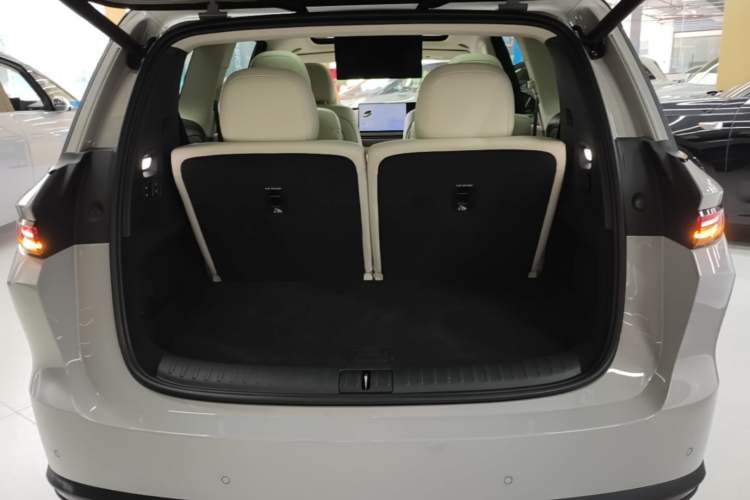 Used Li Auto i8 2025 Model Standard Version Trunk