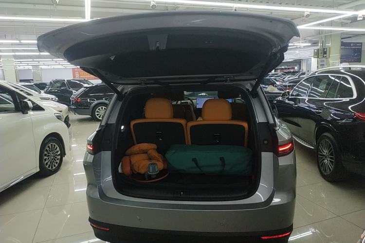 Used Li Auto i8 2025 Model Standard Version Trunk