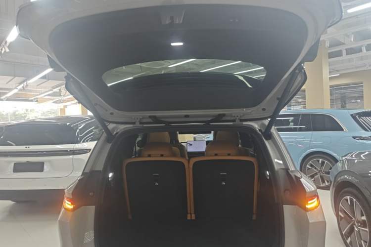 Used Li Auto i8 2025 Model Standard Version Trunk