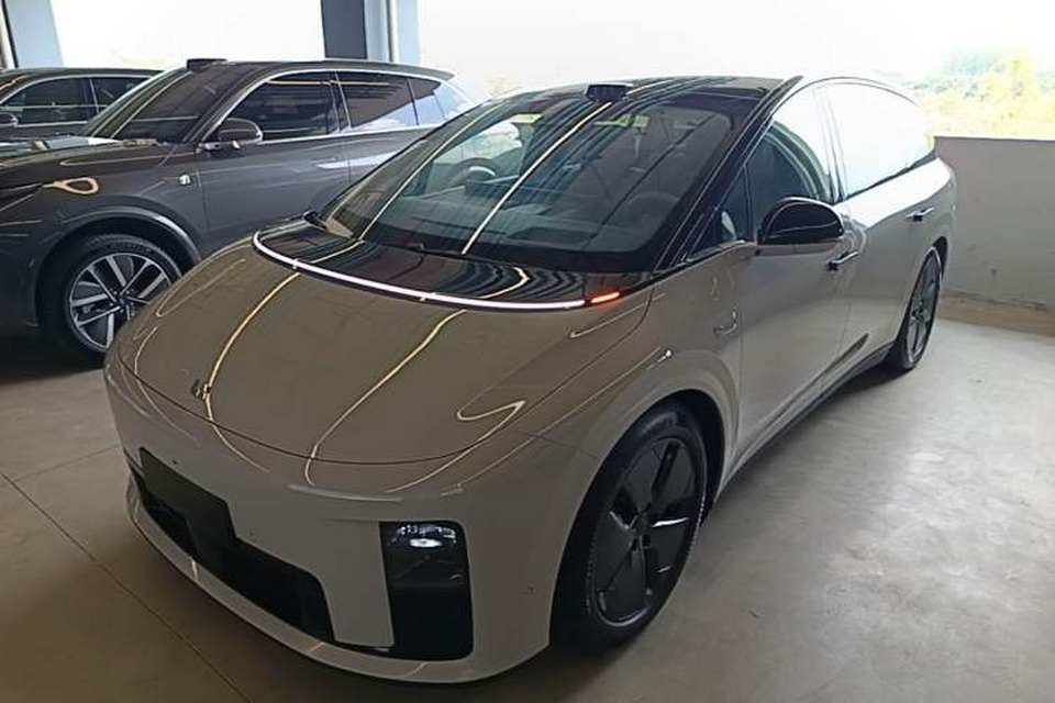 Li Auto Li Auto i8 2025