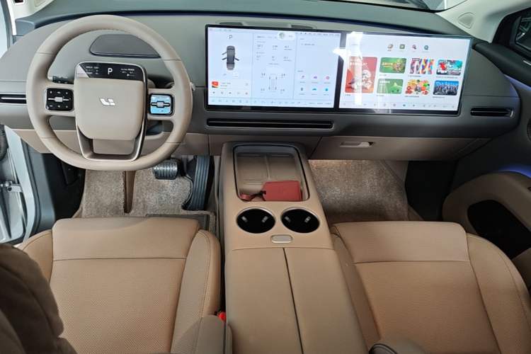 Used Li Auto i8 2025 Model Standard Version Center Console