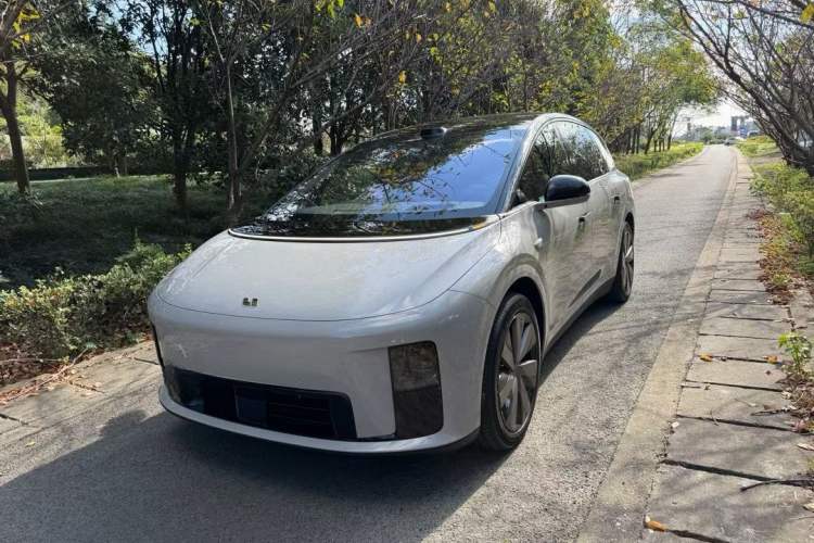 Li Auto i8 2025 Model Standard Version