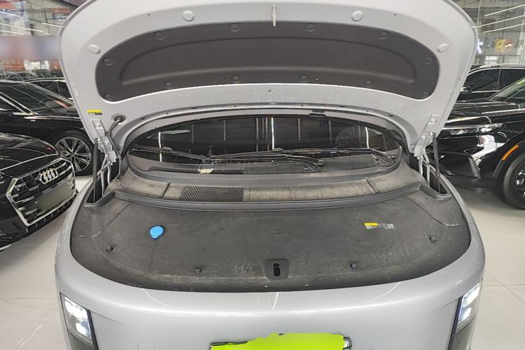 Used Li Auto i8 2025 Model Standard Version Engine Bay