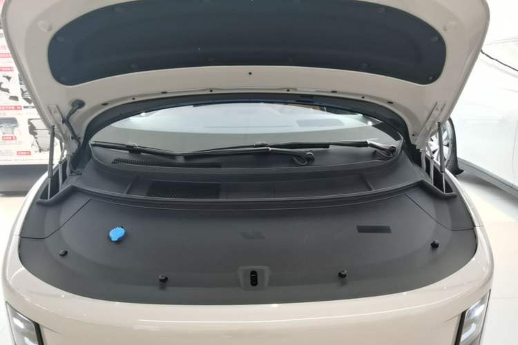 Used Li Auto i8 2025 Model Standard Version Engine Bay