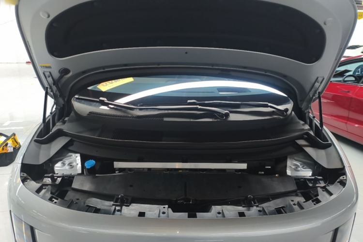 Used Li Auto i8 2025 Model Standard Version Engine Bay