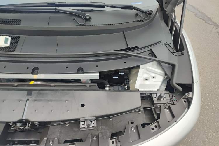 Used Li Auto i8 2025 Model Standard Version Engine Bay Left