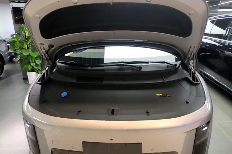Used Li Auto i8 2025 Model Standard Version Engine Bay