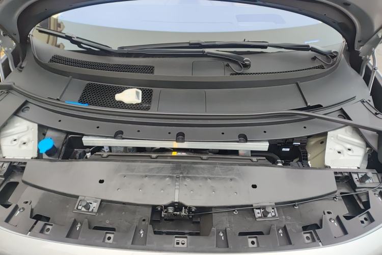 Used Li Auto i8 2025 Model Standard Version Engine Bay