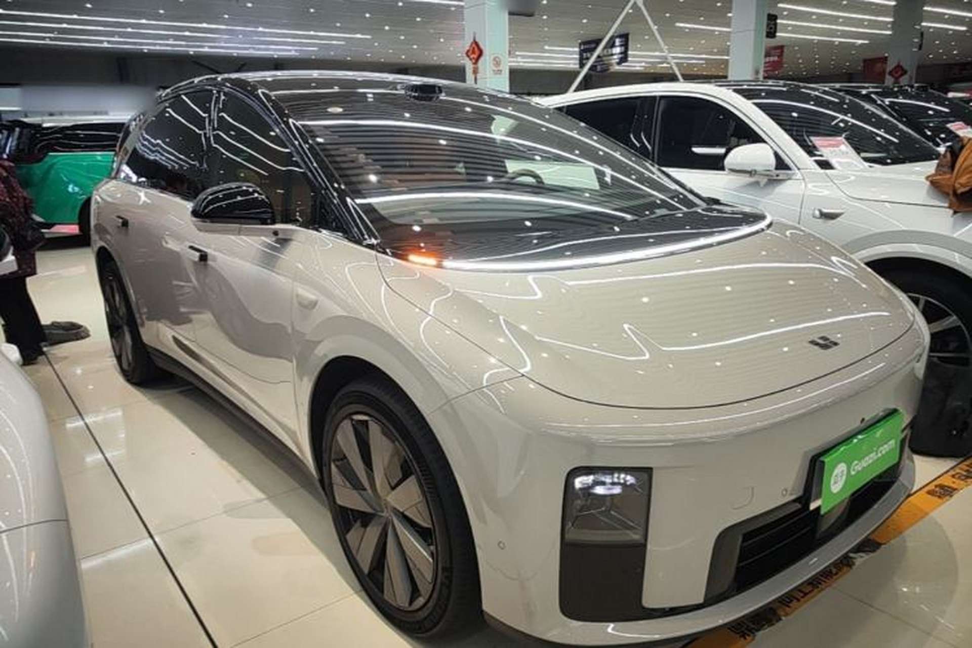 Used Li Auto i8 2025 Model Standard Version Exterior 1